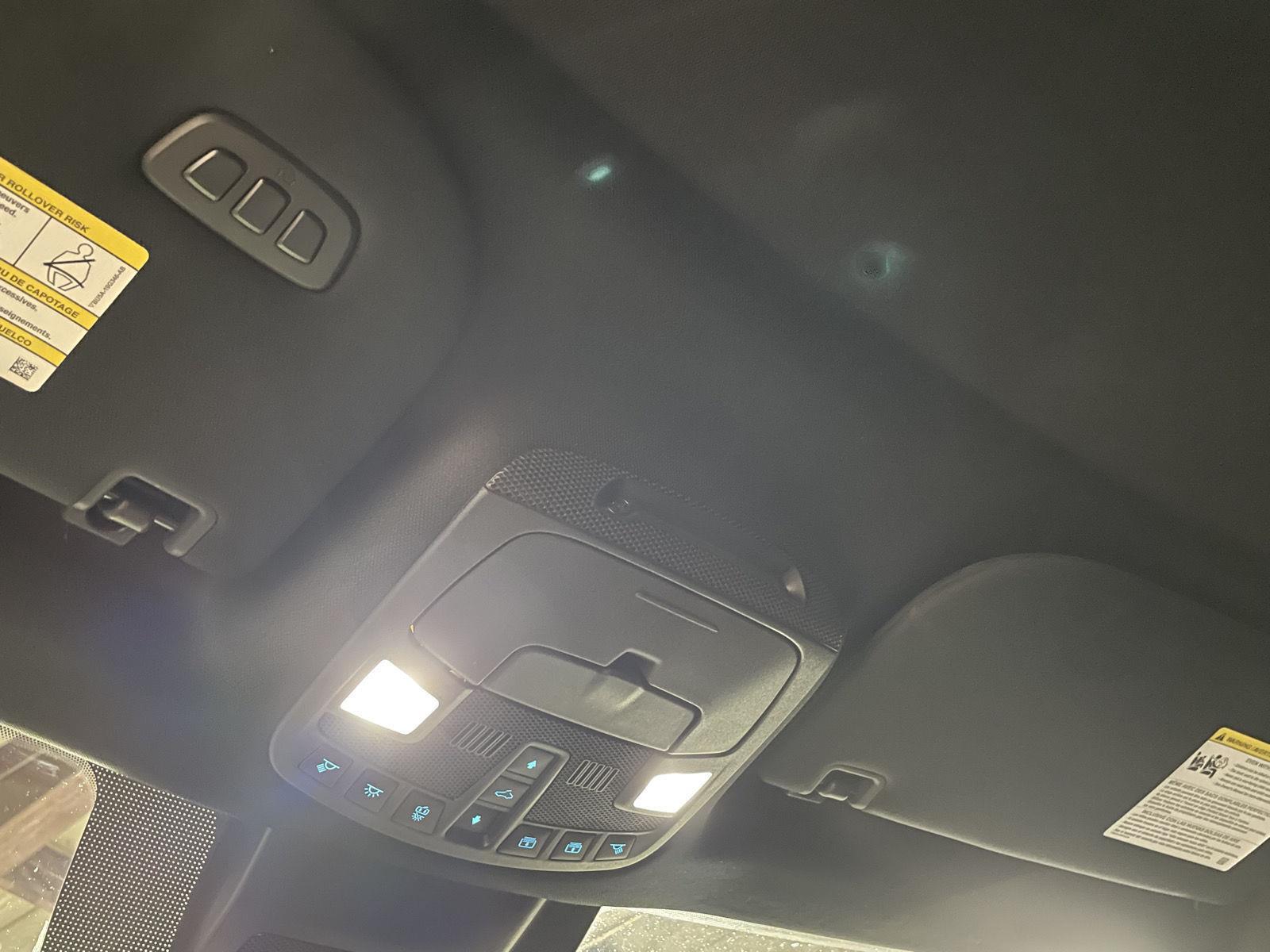Vehicle photo 17