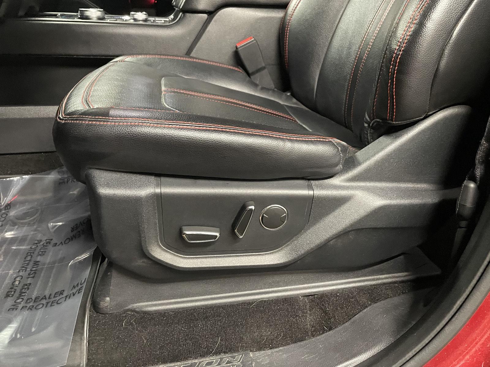 Vehicle photo 18