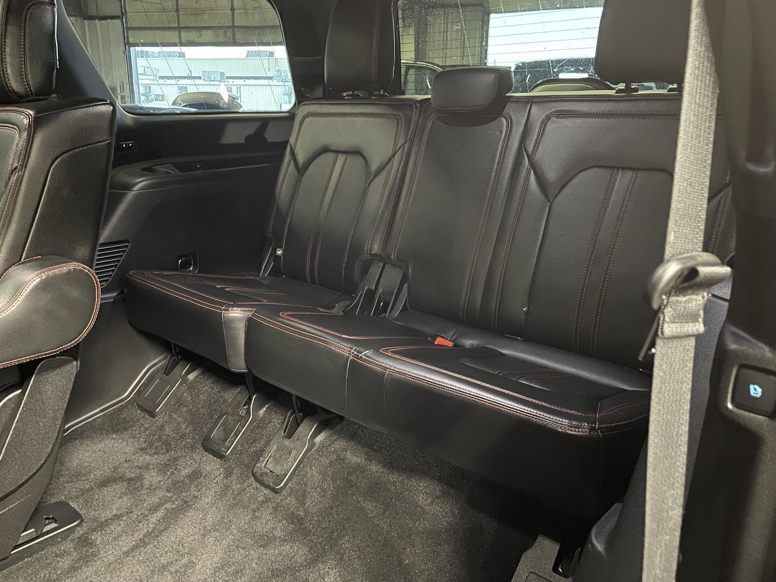 Vehicle photo 19