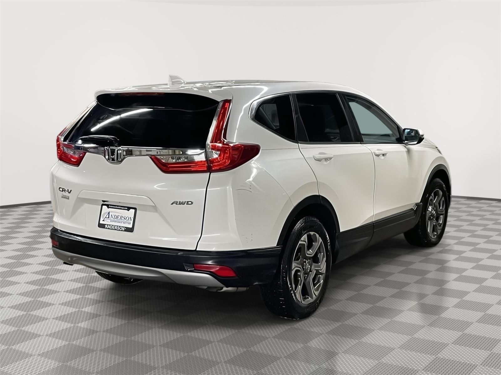 Vehicle photo 6
