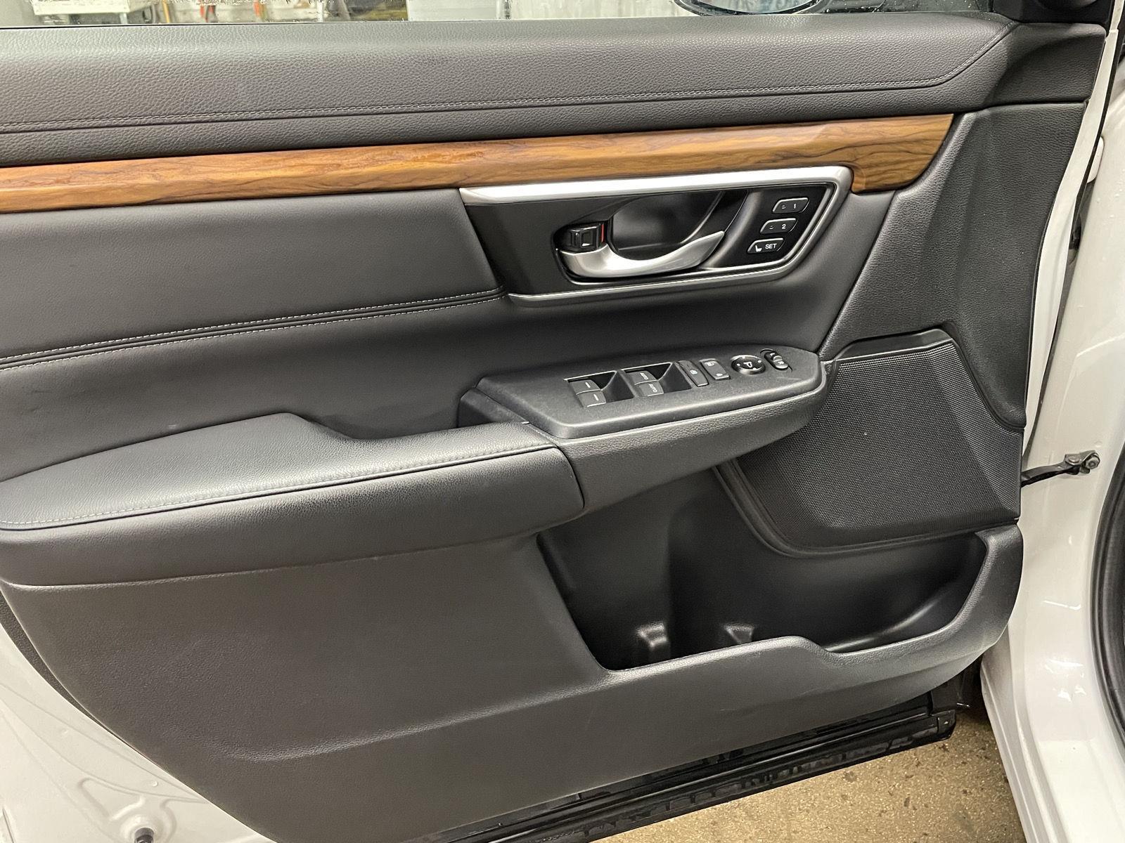 Vehicle photo 12