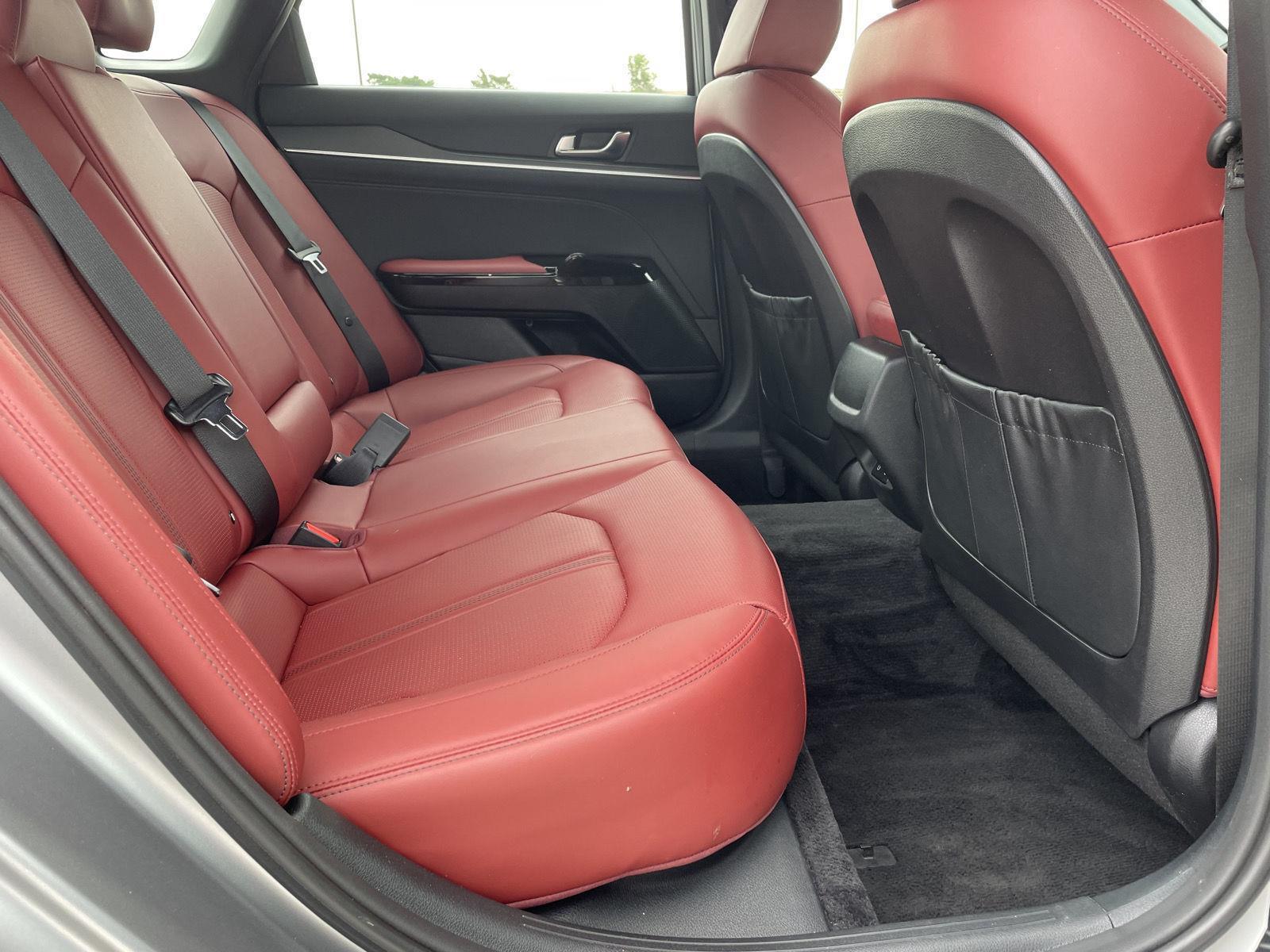 Vehicle photo 19