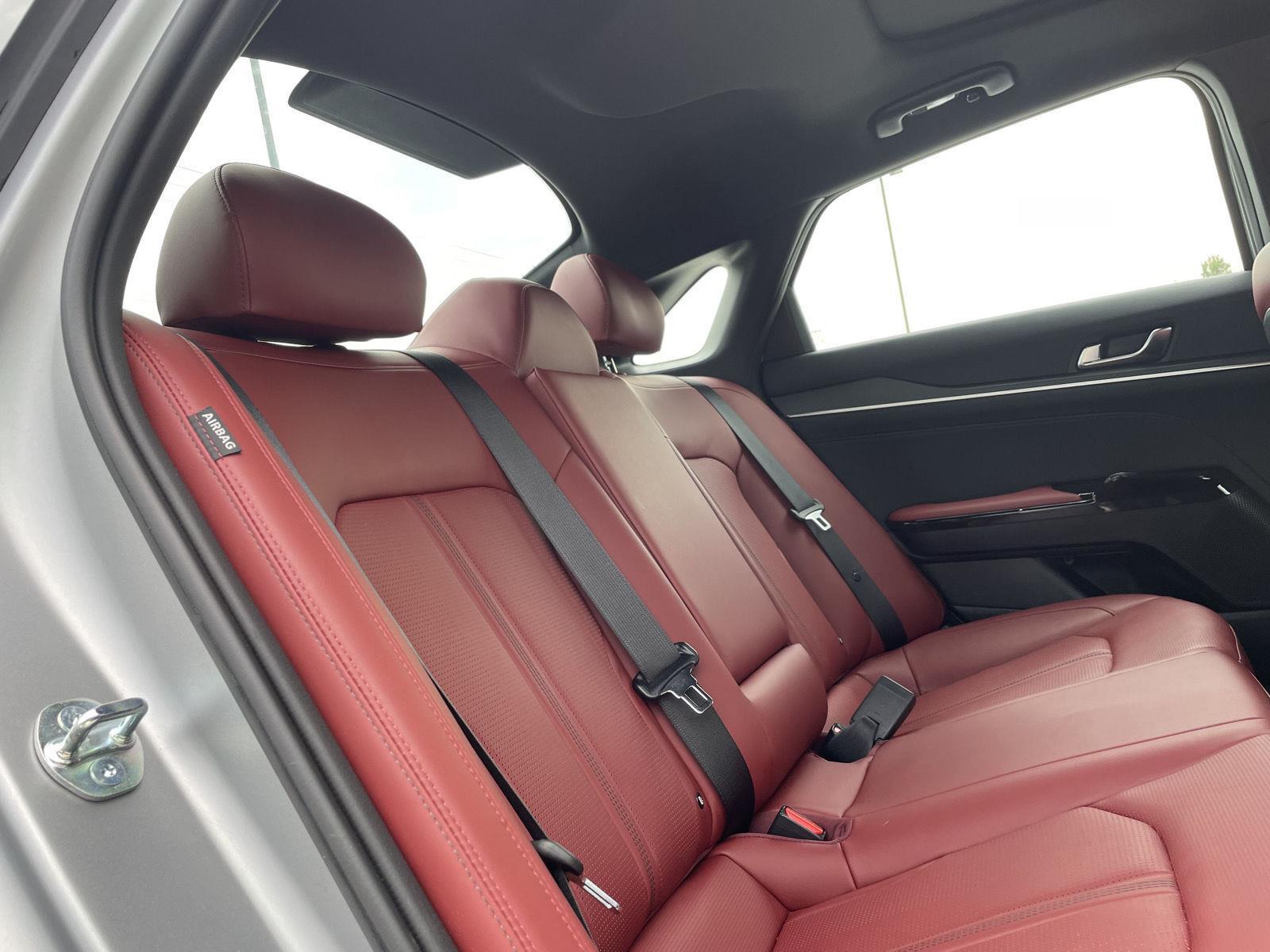 Vehicle photo 20