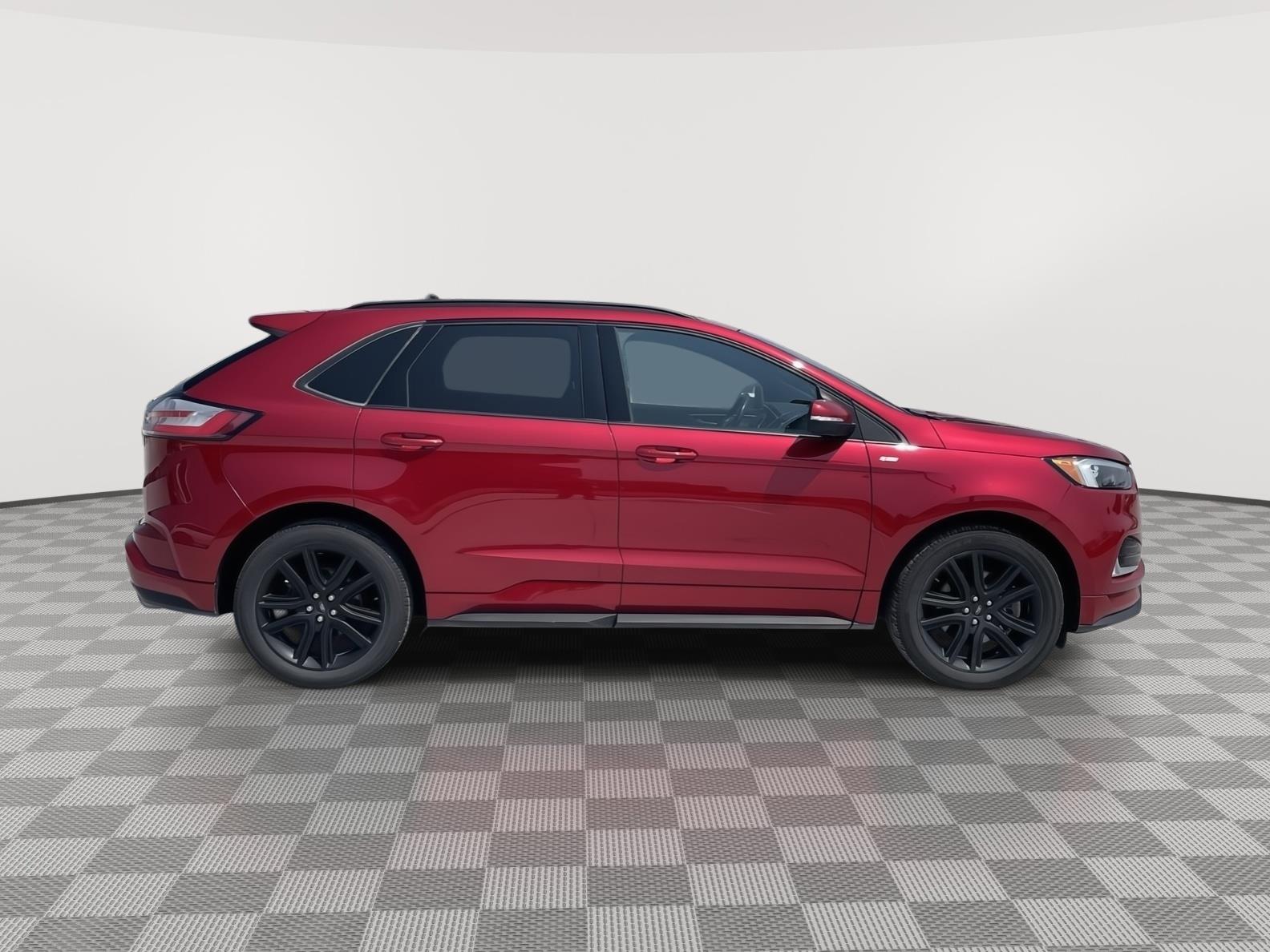 Vehicle photo 7