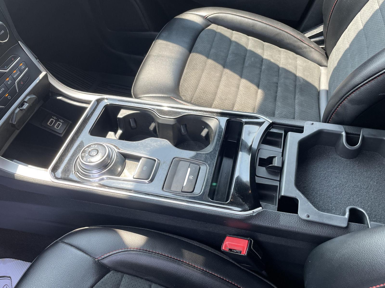 Vehicle photo 15