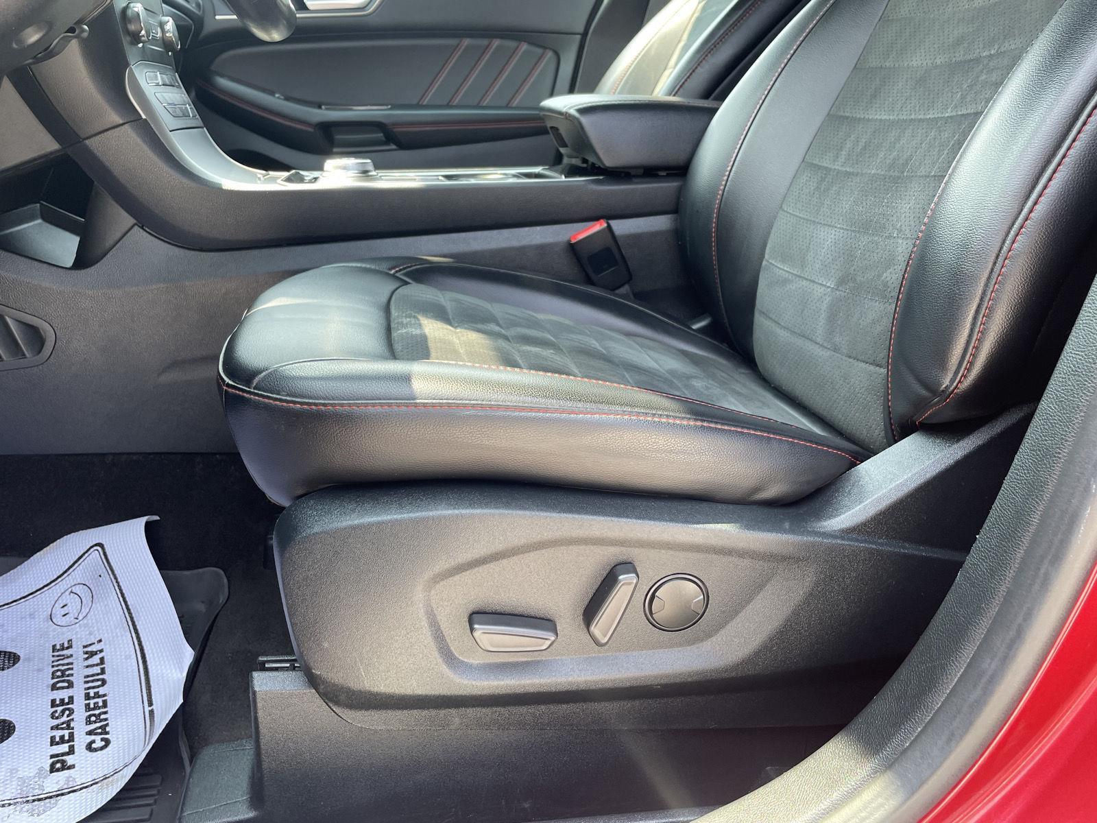 Vehicle photo 16