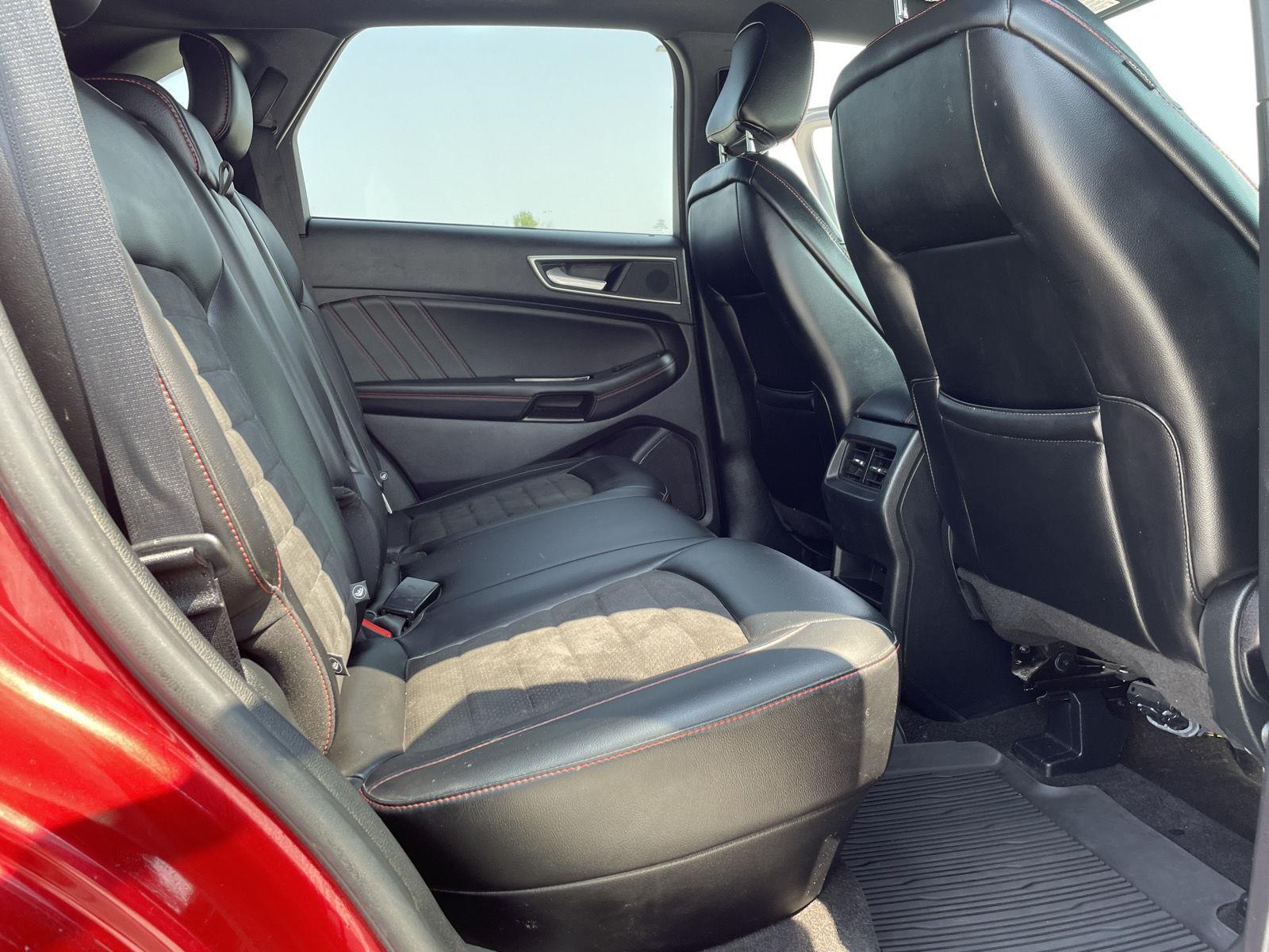 Vehicle photo 17