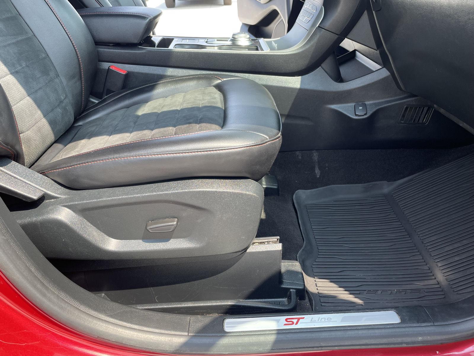 Vehicle photo 19