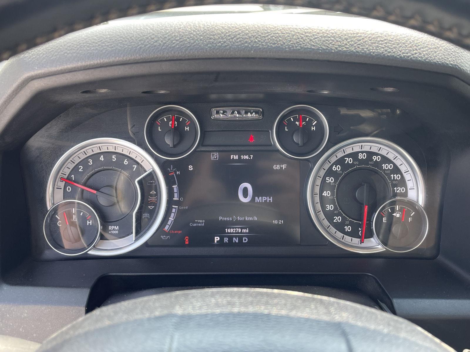 Vehicle photo 3