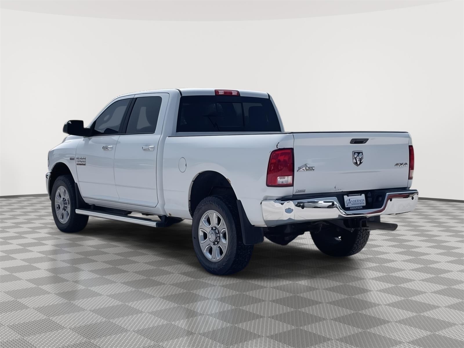 Vehicle photo 4