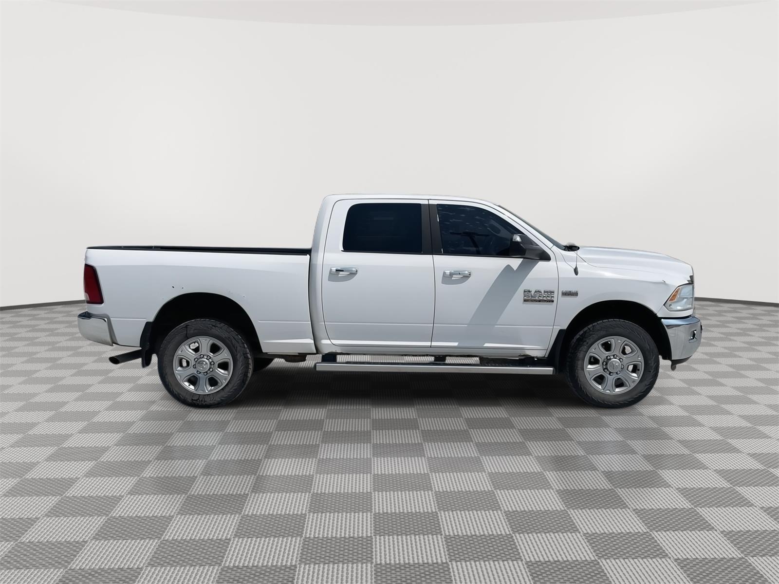 Vehicle photo 7