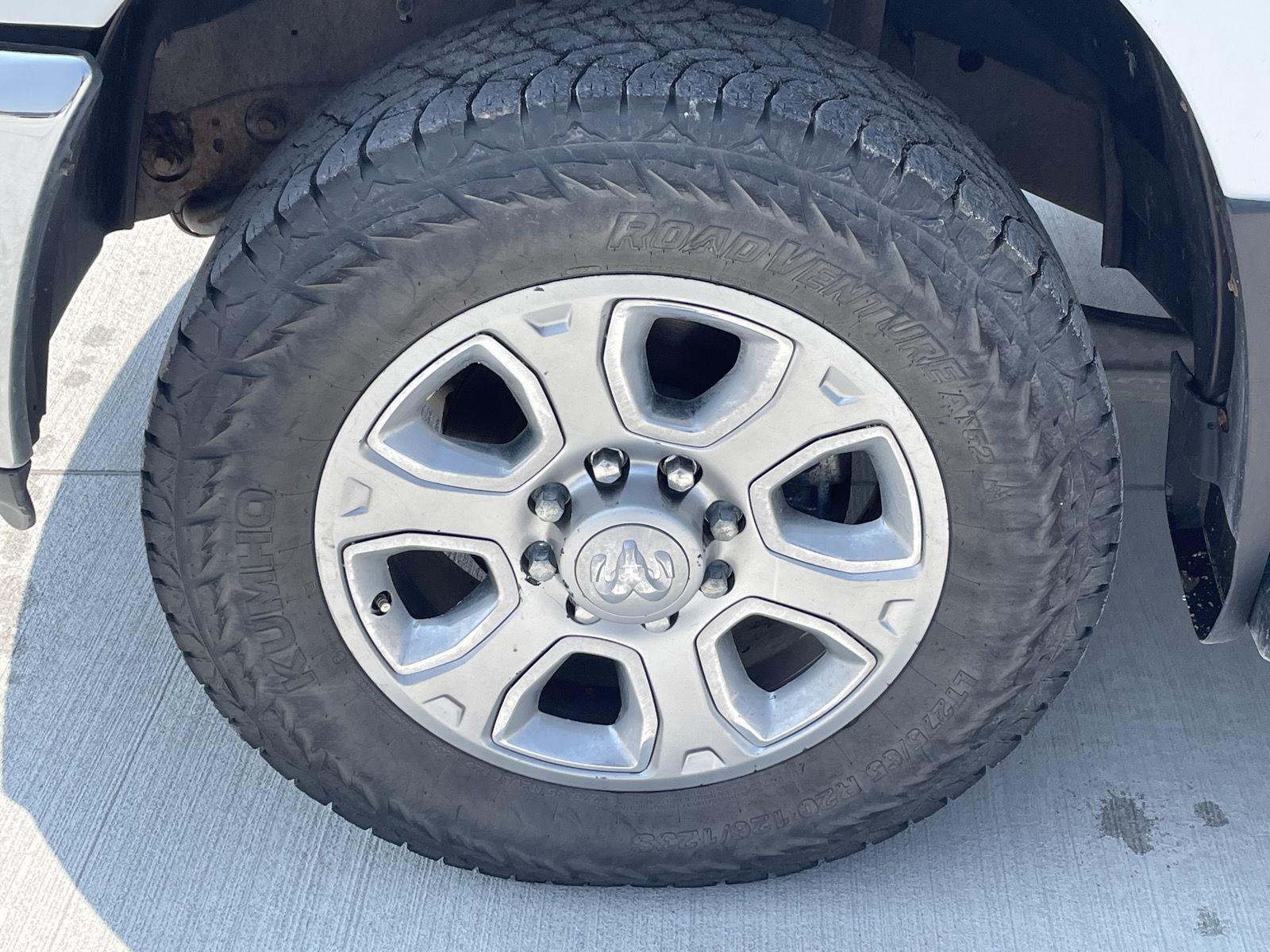 Vehicle photo 10