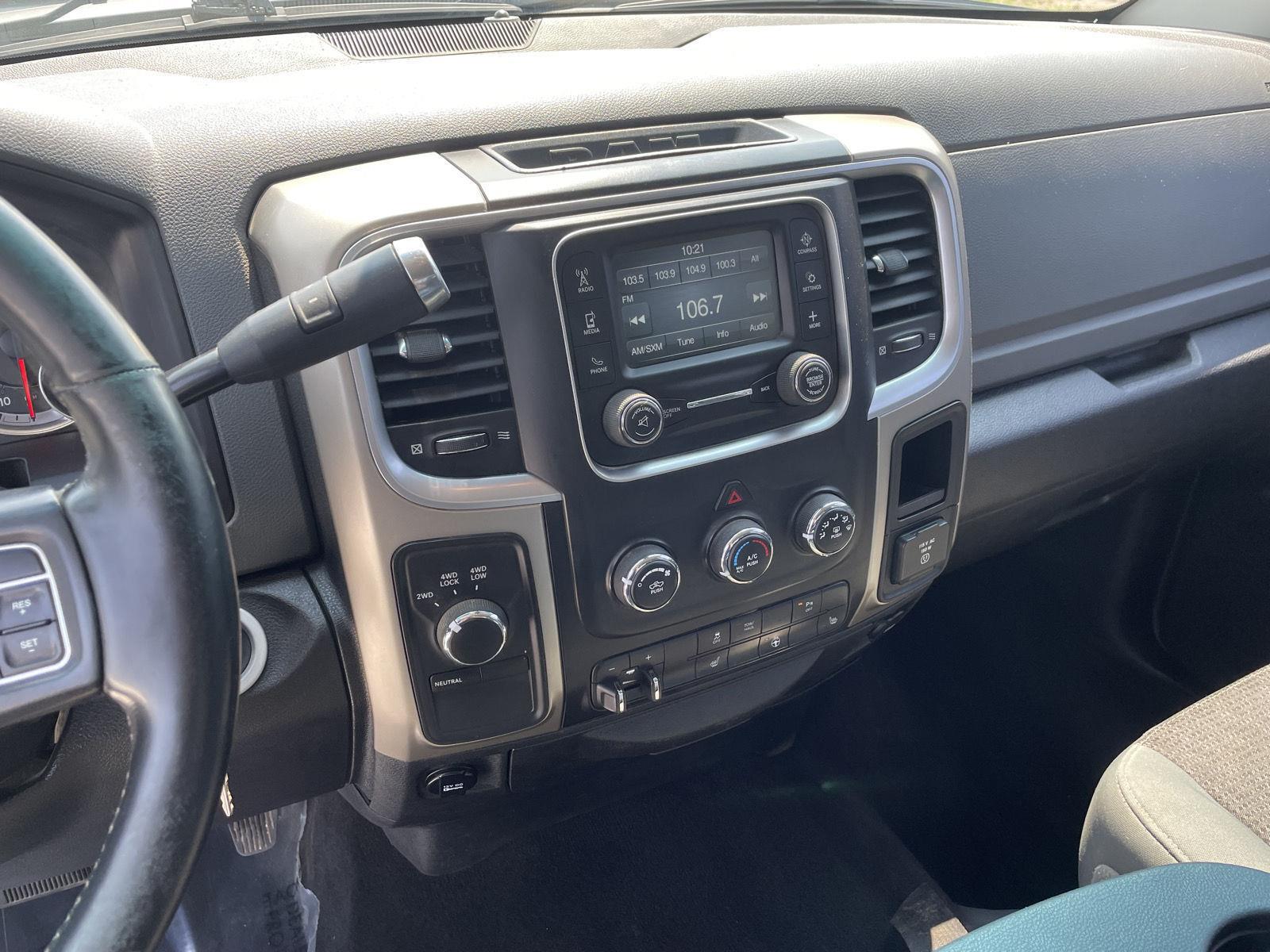 Vehicle photo 14