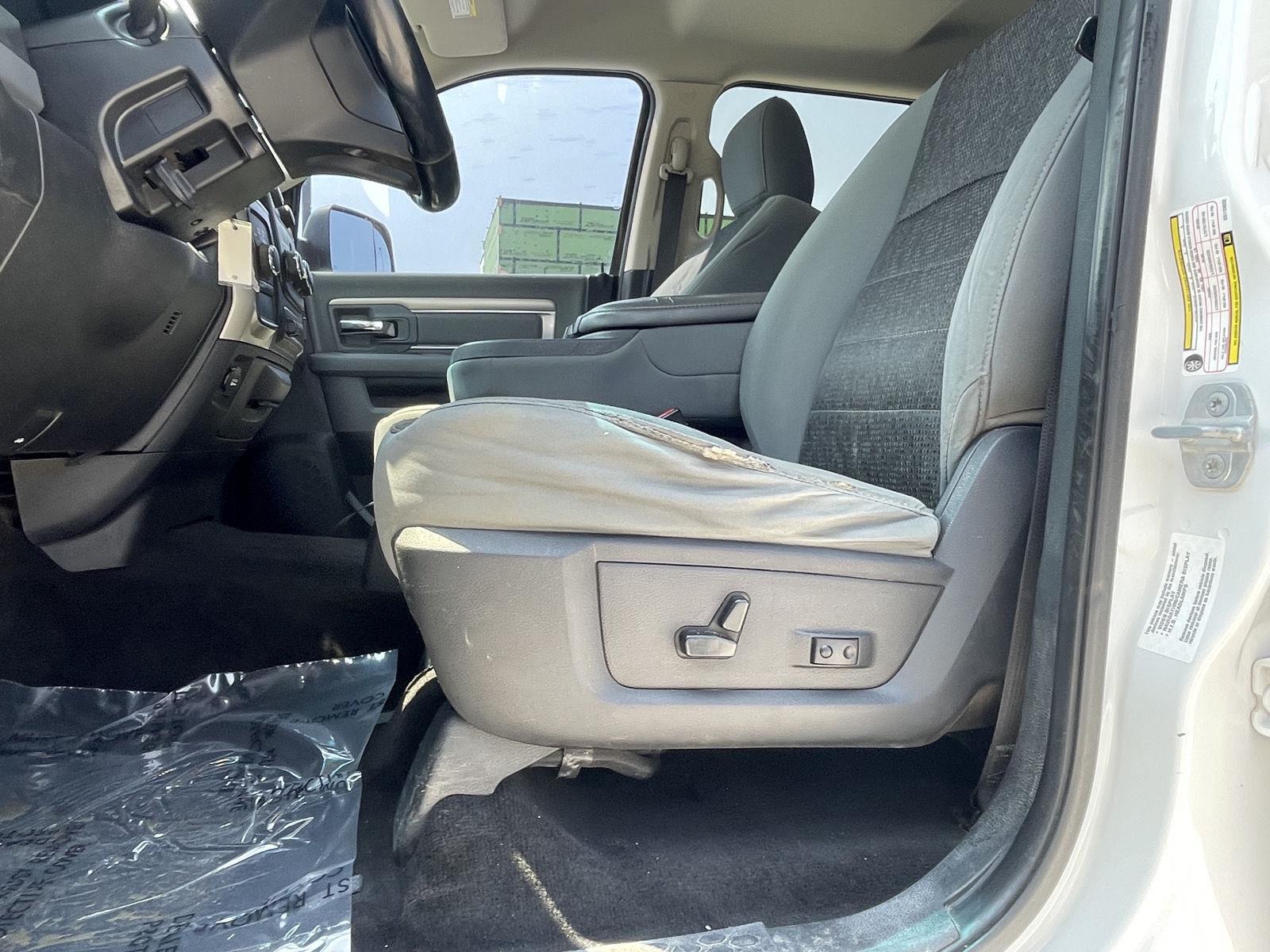 Vehicle photo 17