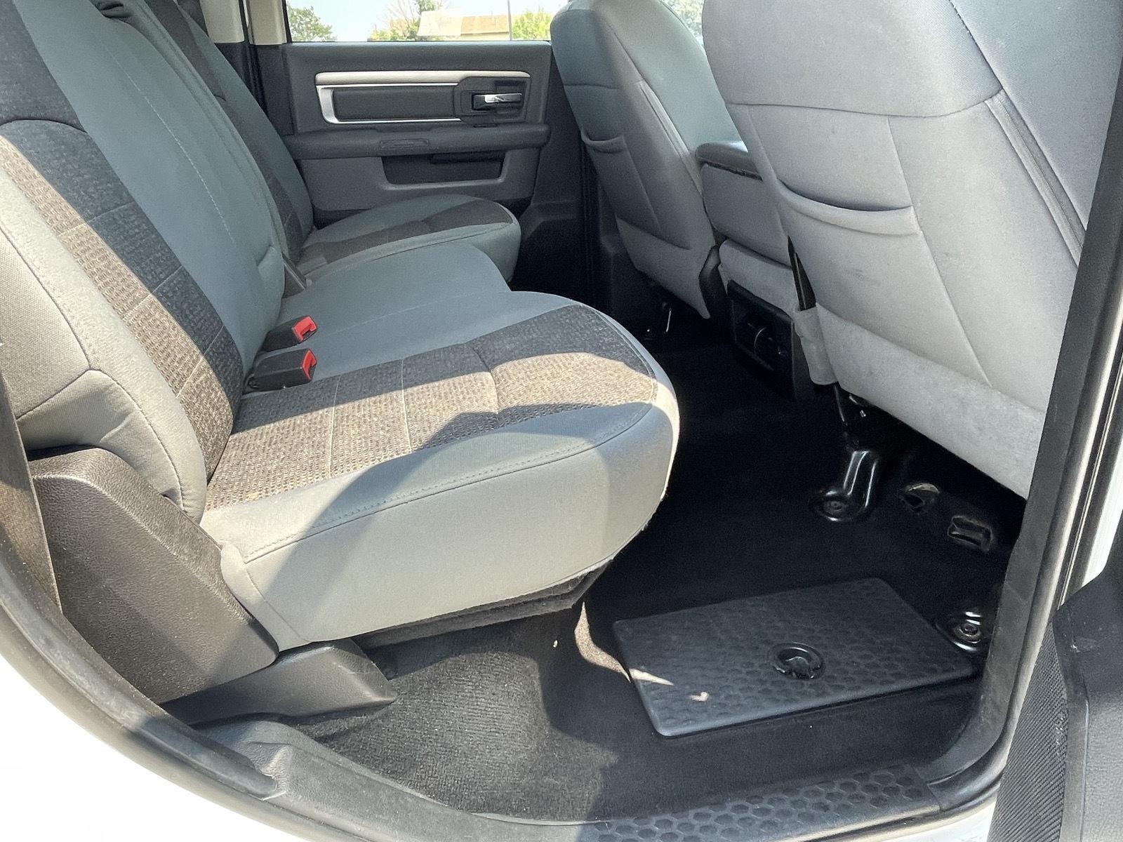 Vehicle photo 18