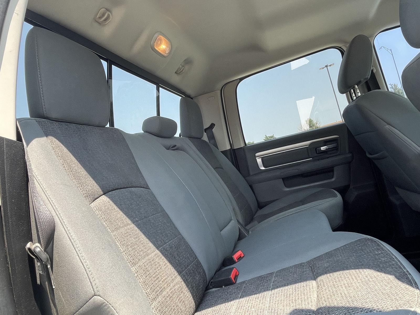 Vehicle photo 19