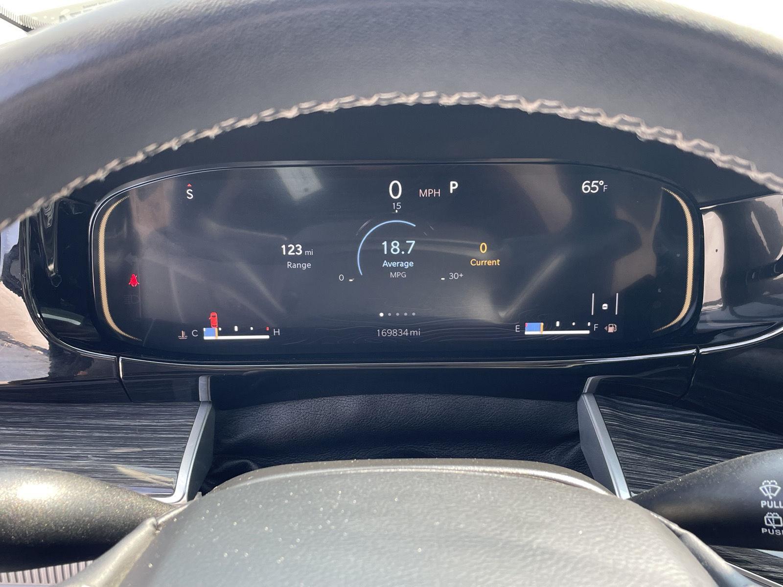 Vehicle photo 3