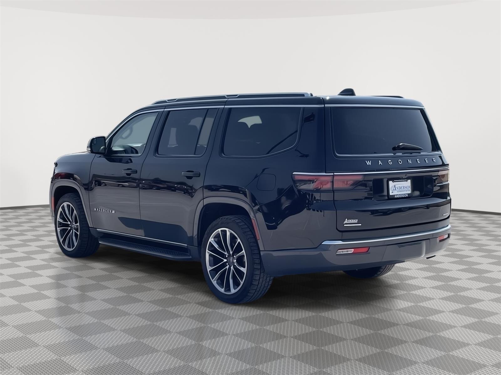 Vehicle photo 4