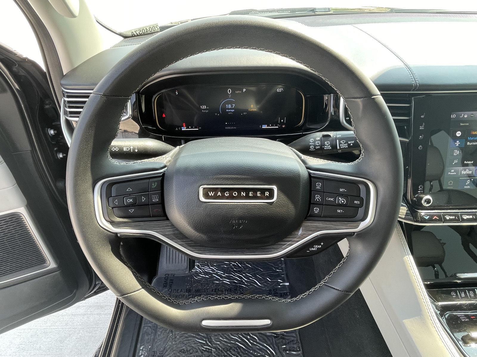 Vehicle photo 13