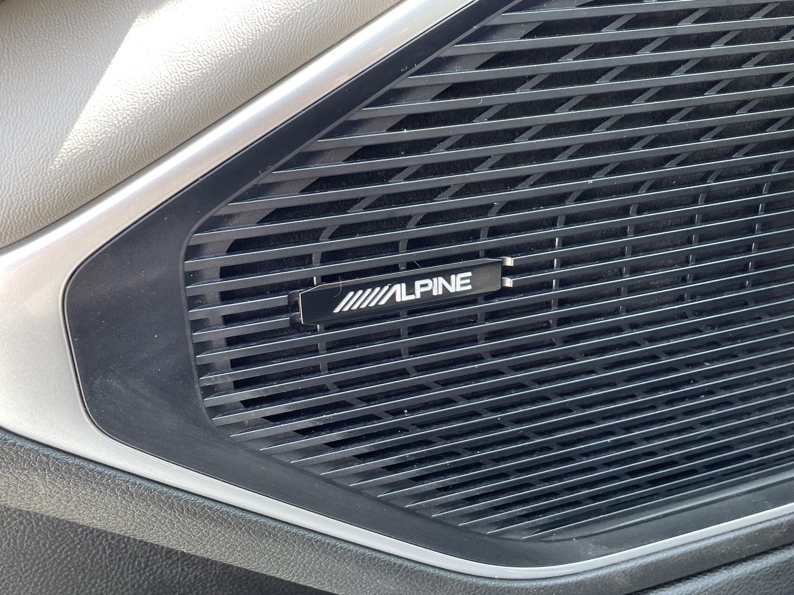 Vehicle photo 14