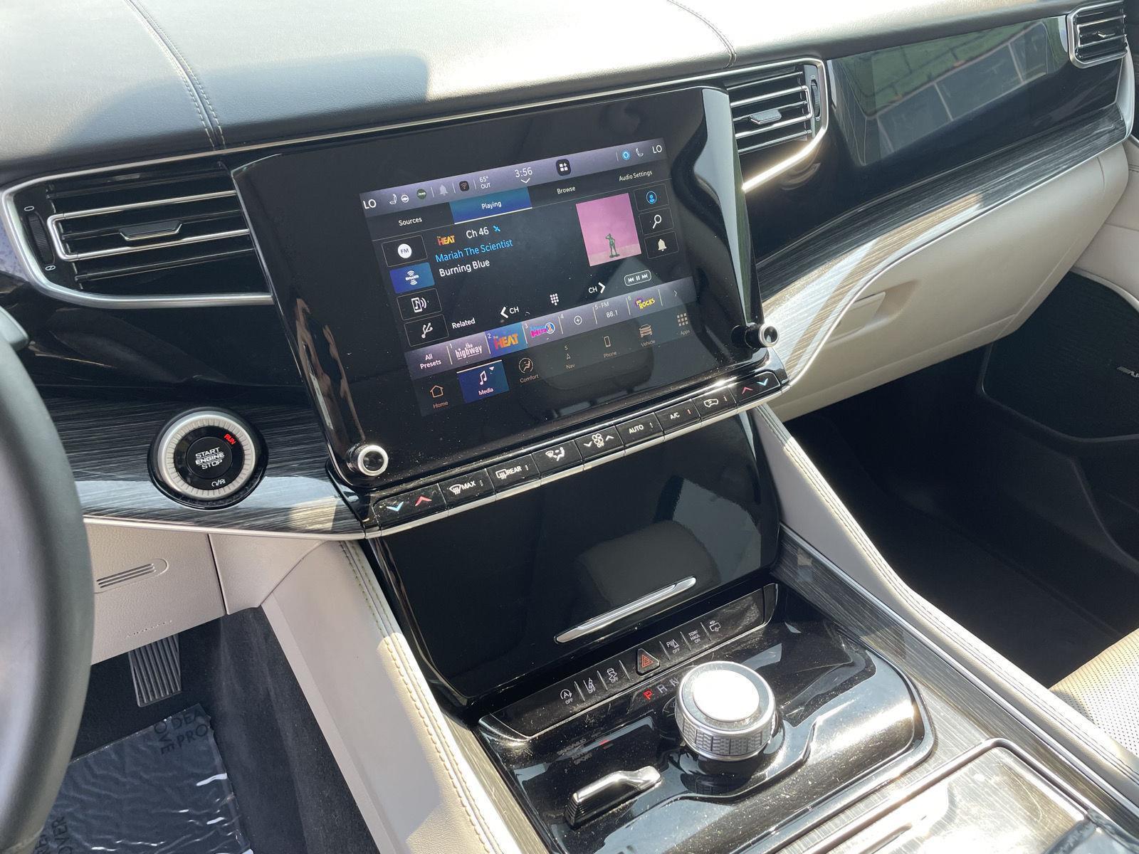 Vehicle photo 15