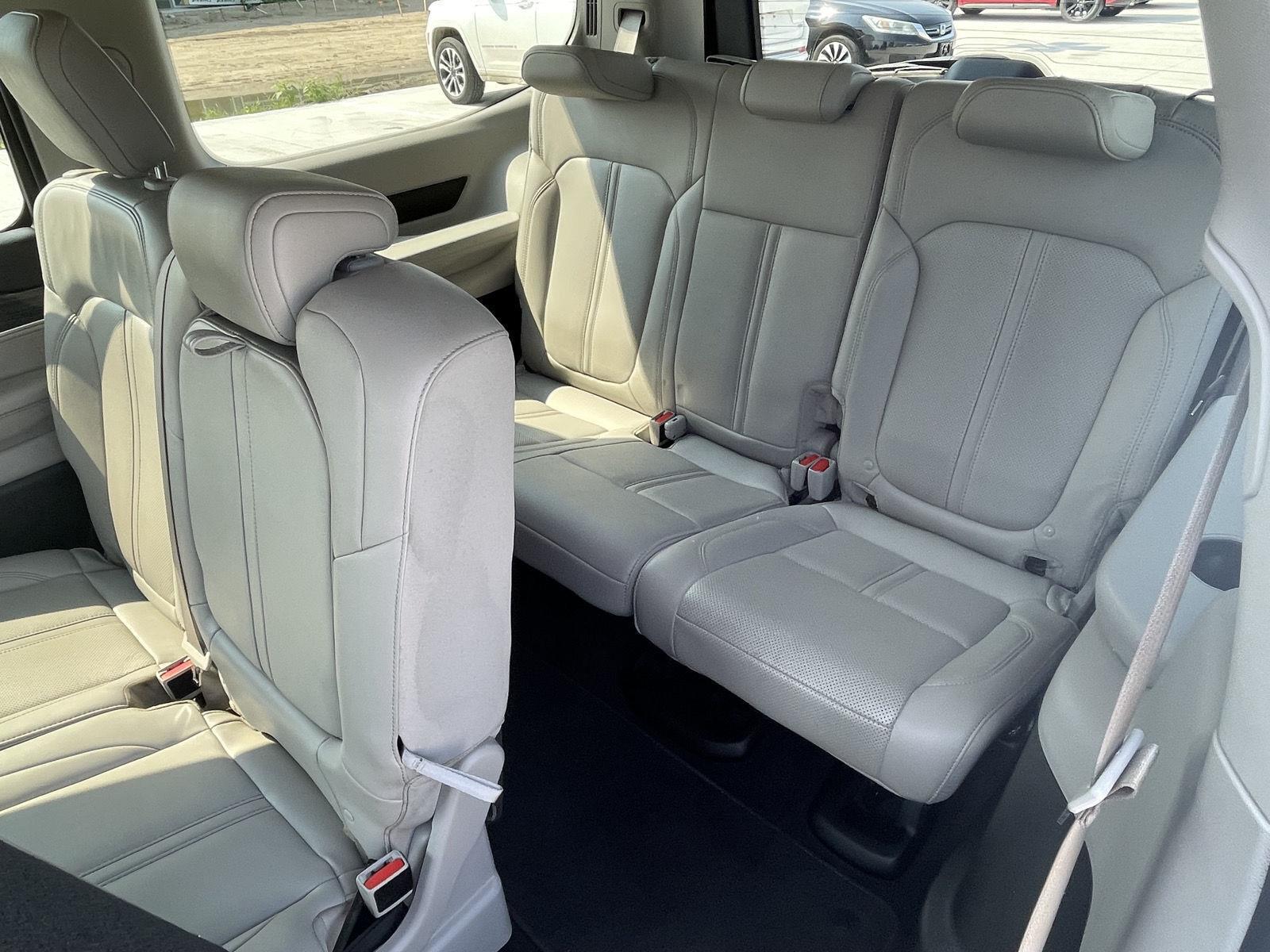 Vehicle photo 21