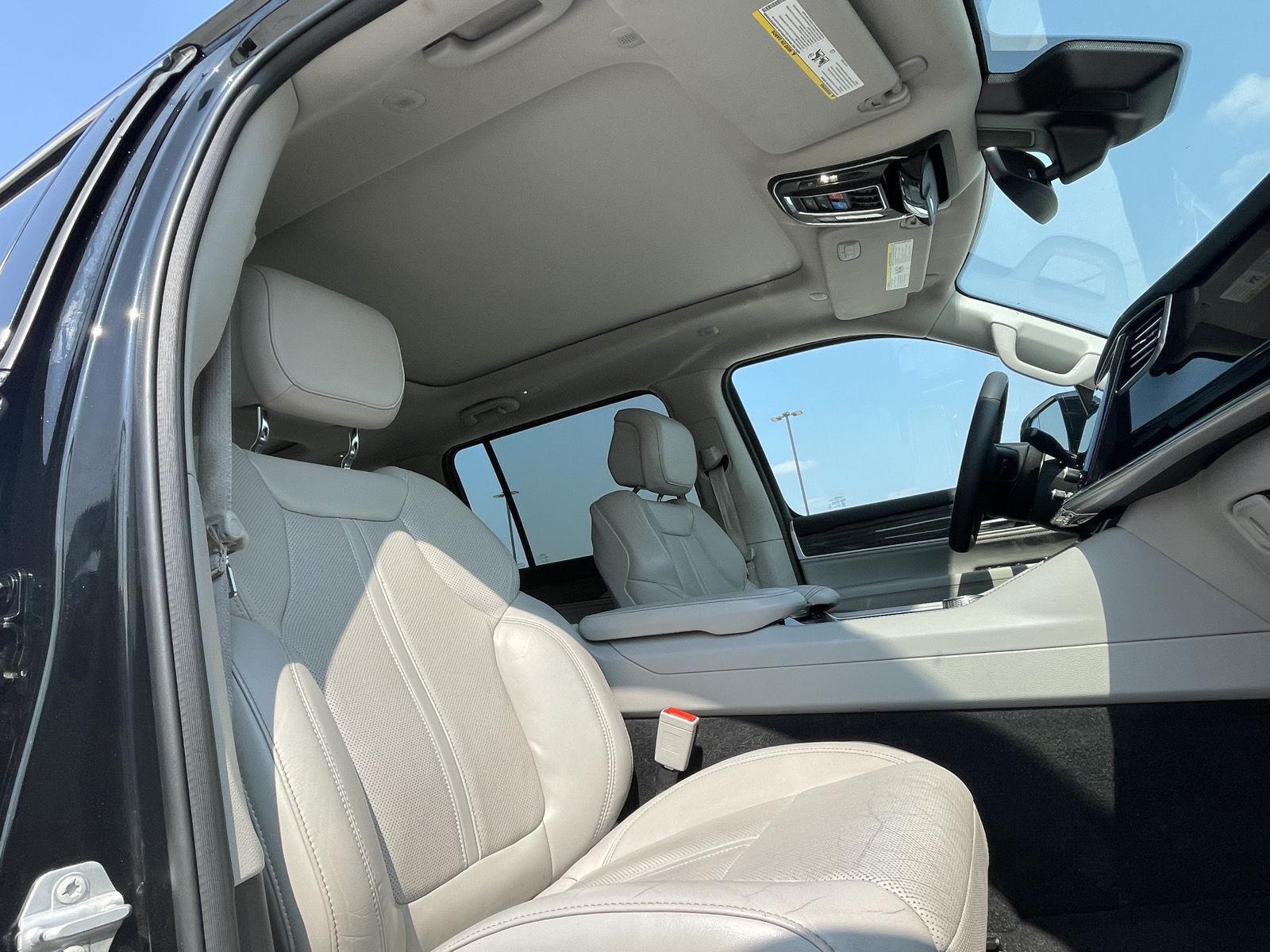 Vehicle photo 26