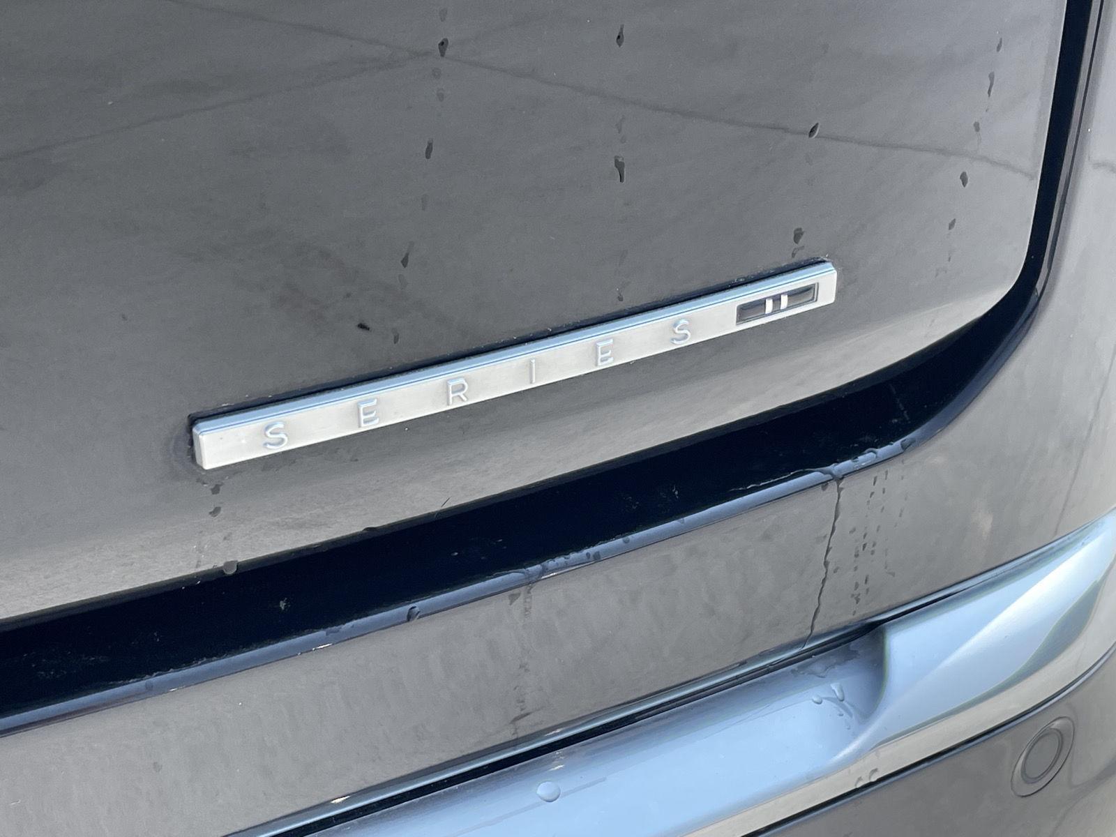 Vehicle photo 27