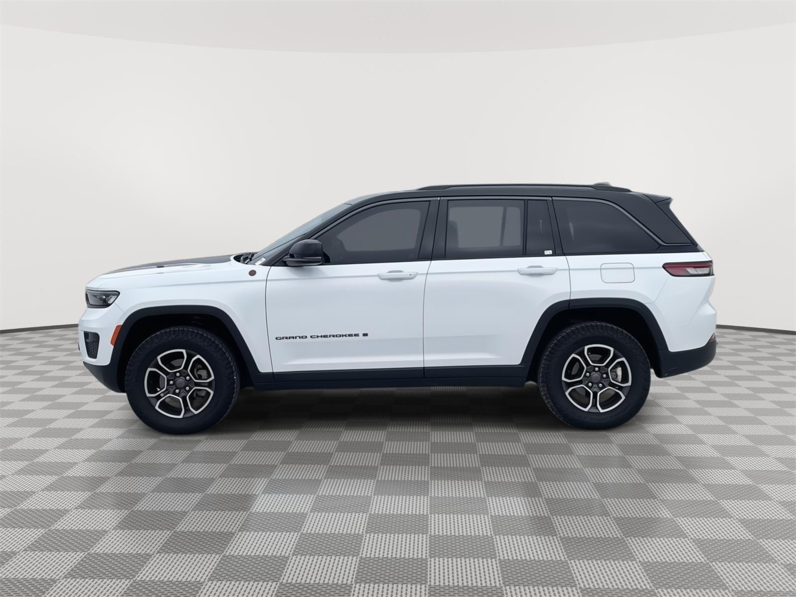 Vehicle photo 2