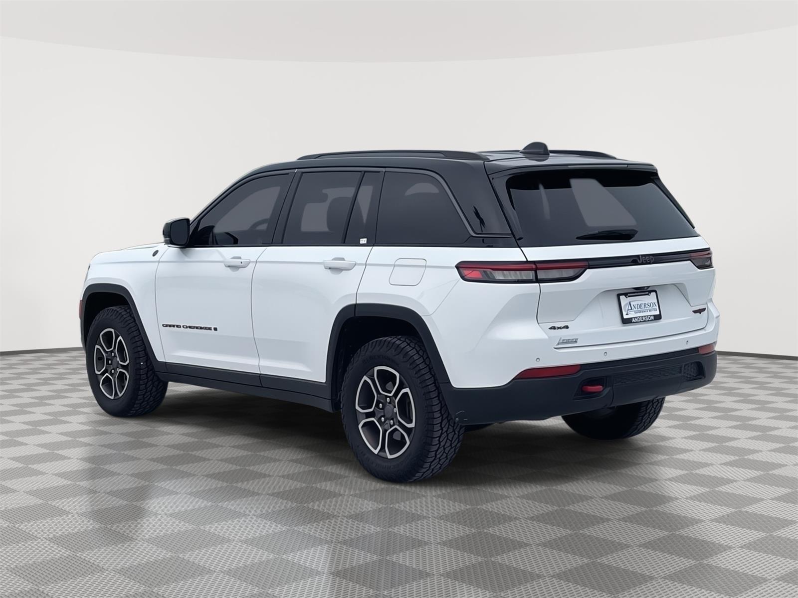 Vehicle photo 4