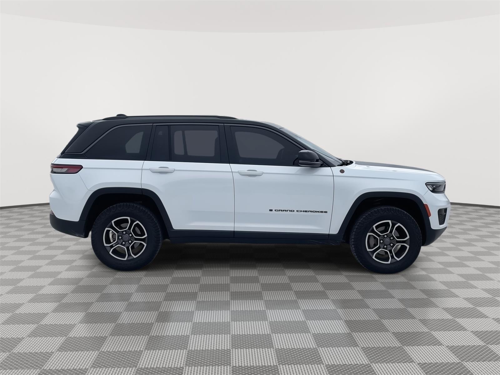 Vehicle photo 7