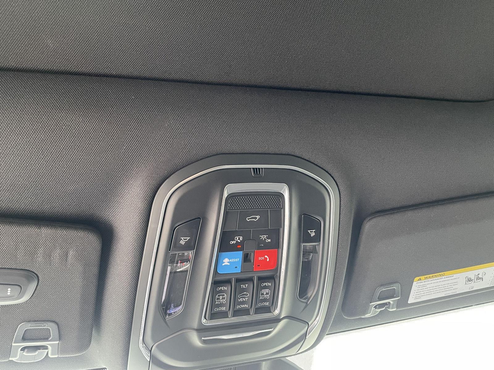 Vehicle photo 17