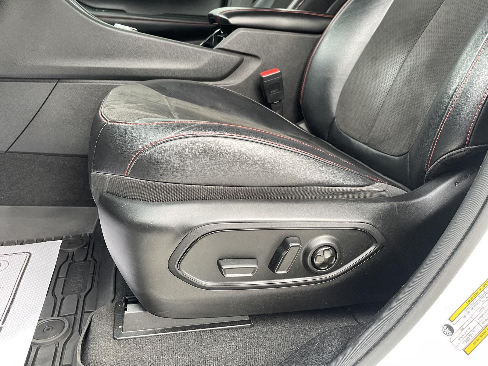 Vehicle photo 18
