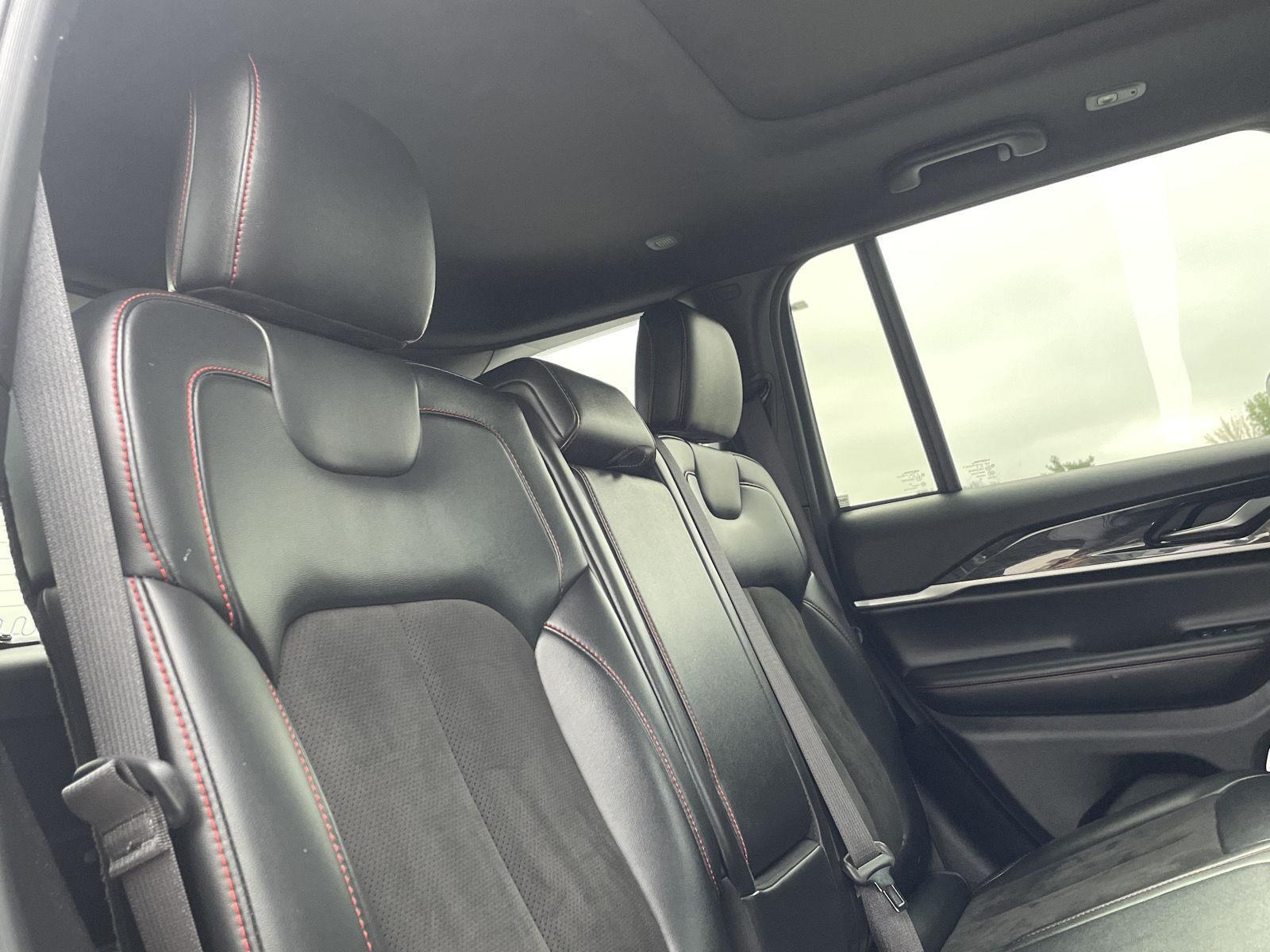 Vehicle photo 21