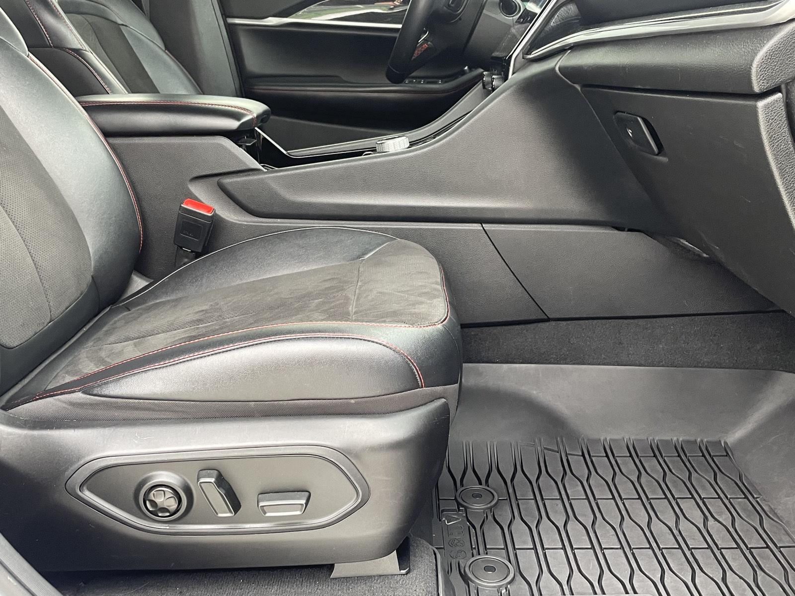 Vehicle photo 22