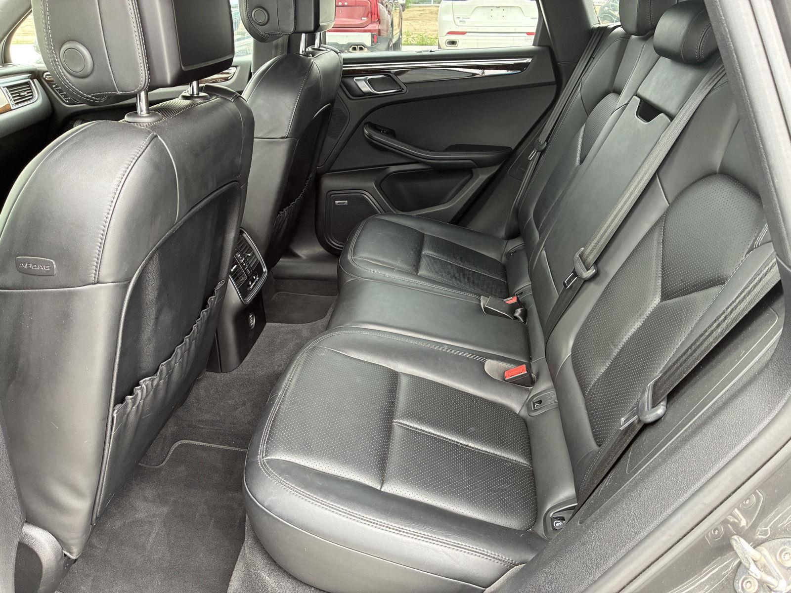 Vehicle photo 14