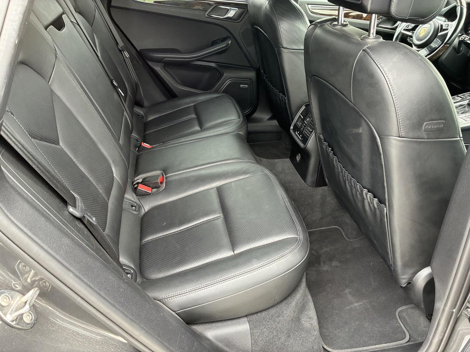 Vehicle photo 17