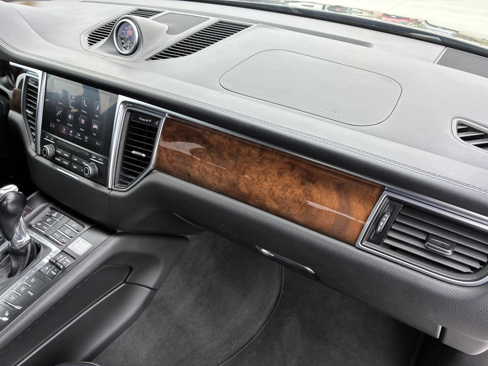 Vehicle photo 20