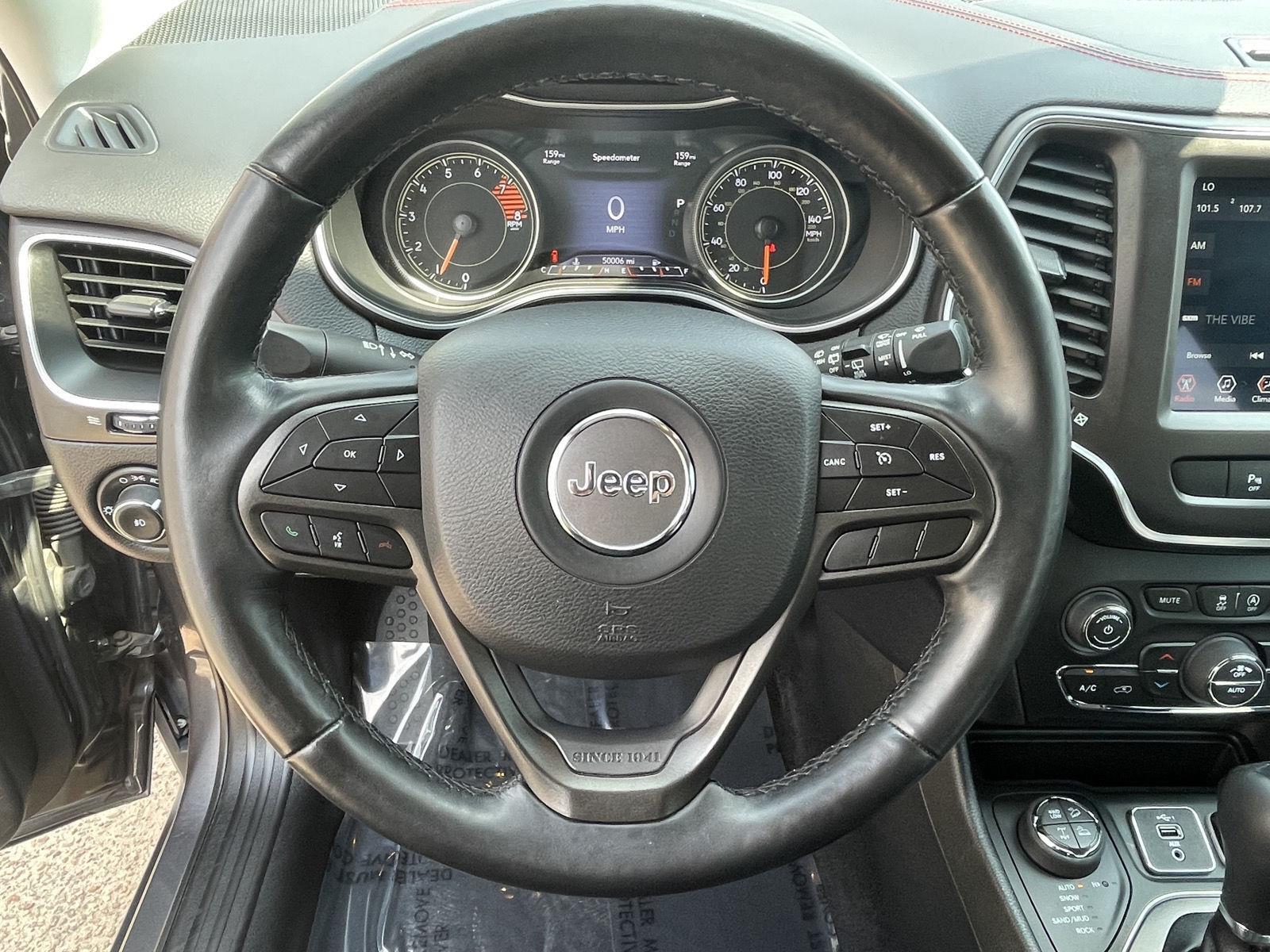 Vehicle photo 13