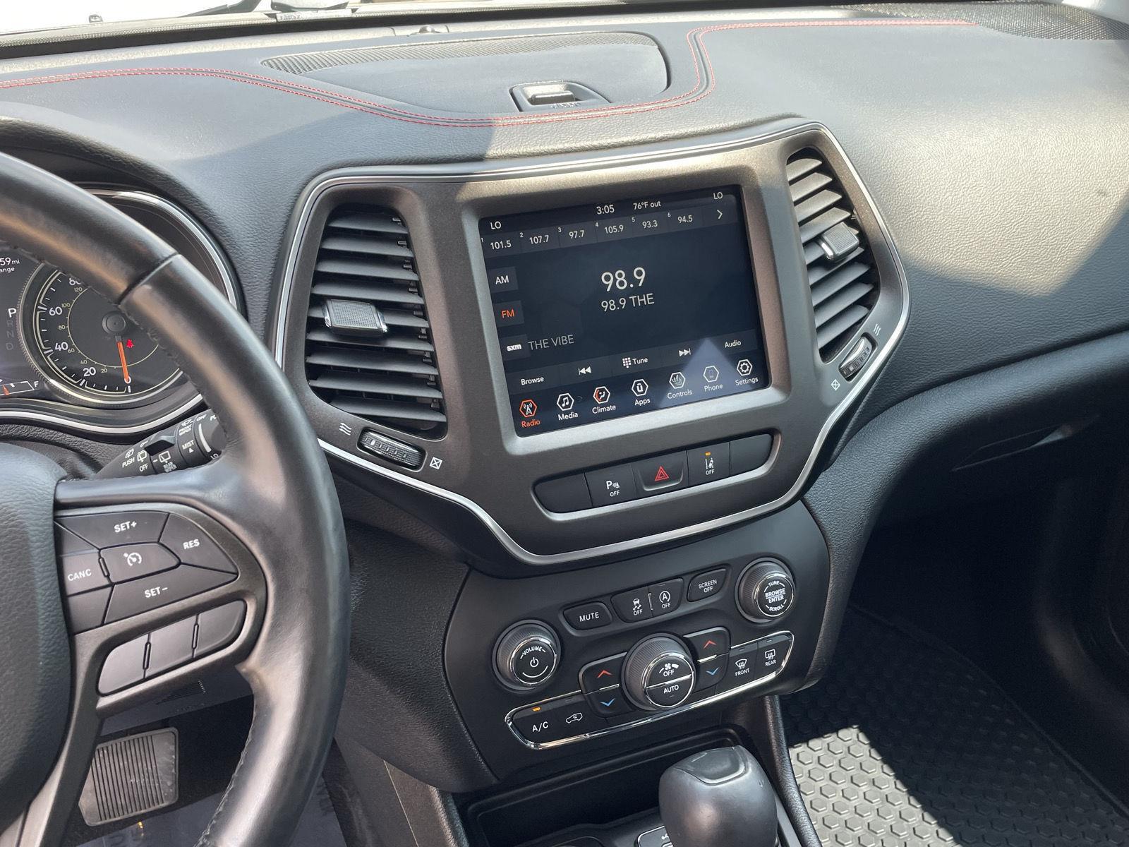 Vehicle photo 14
