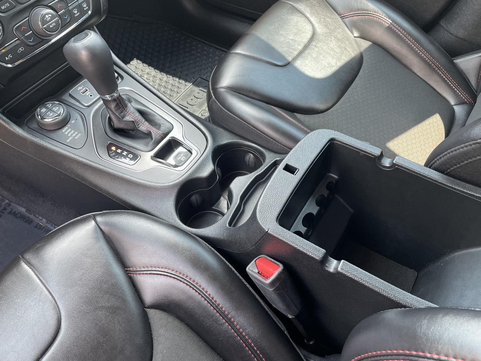 Vehicle photo 15