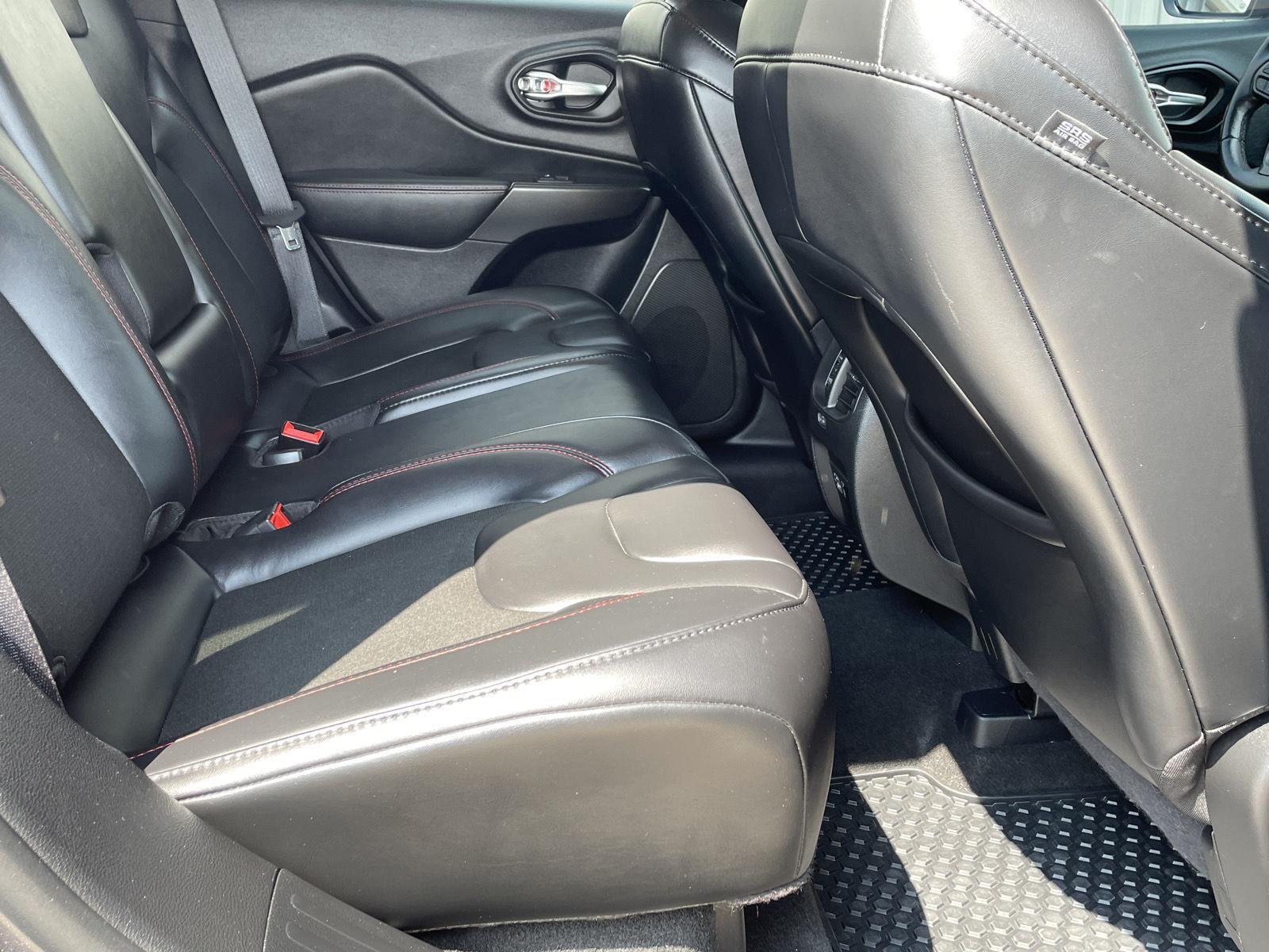 Vehicle photo 19