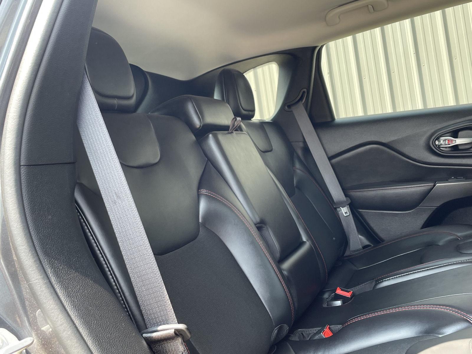 Vehicle photo 20