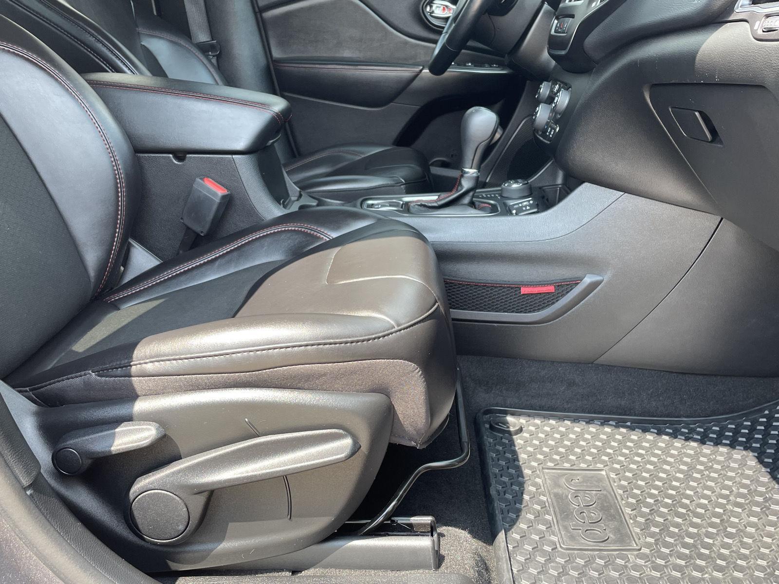 Vehicle photo 21