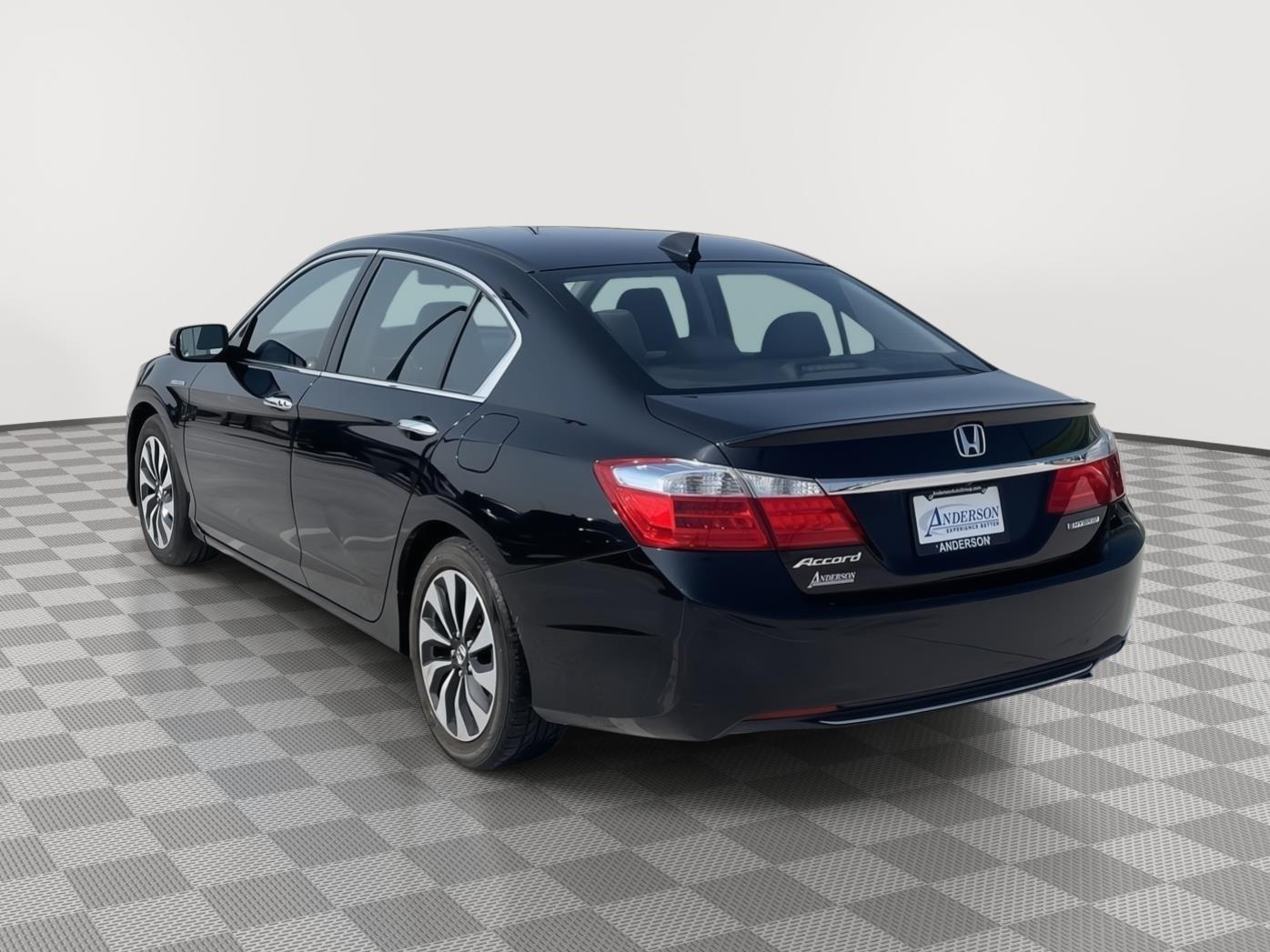 Vehicle photo 4