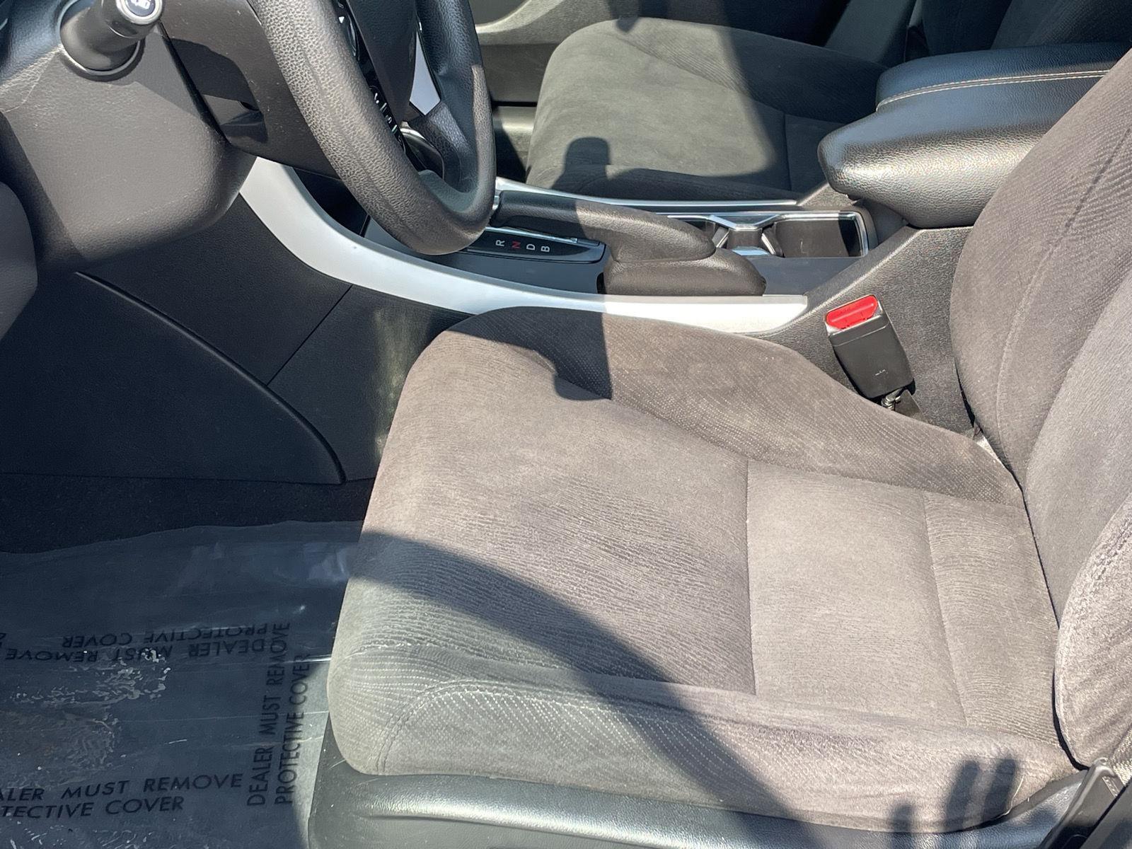 Vehicle photo 12