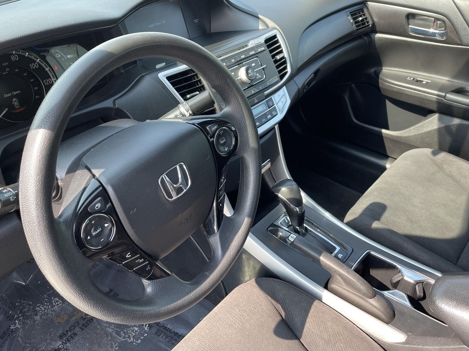 Vehicle photo 13