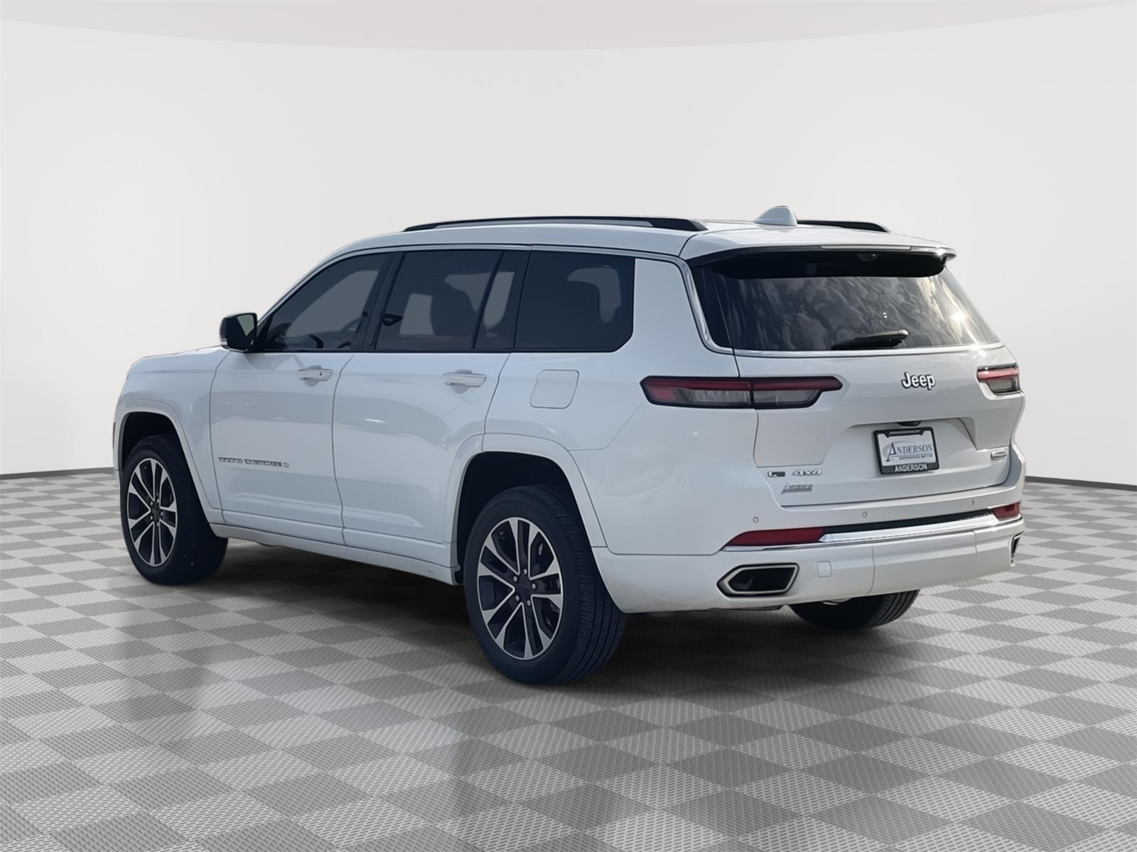 Vehicle photo 4