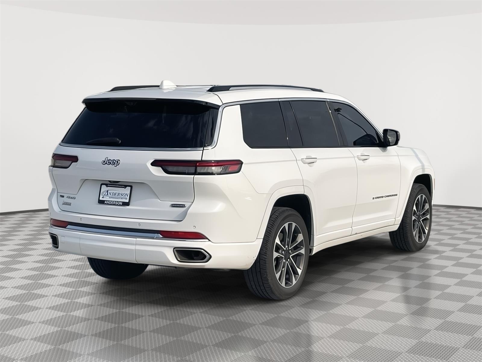 Vehicle photo 6