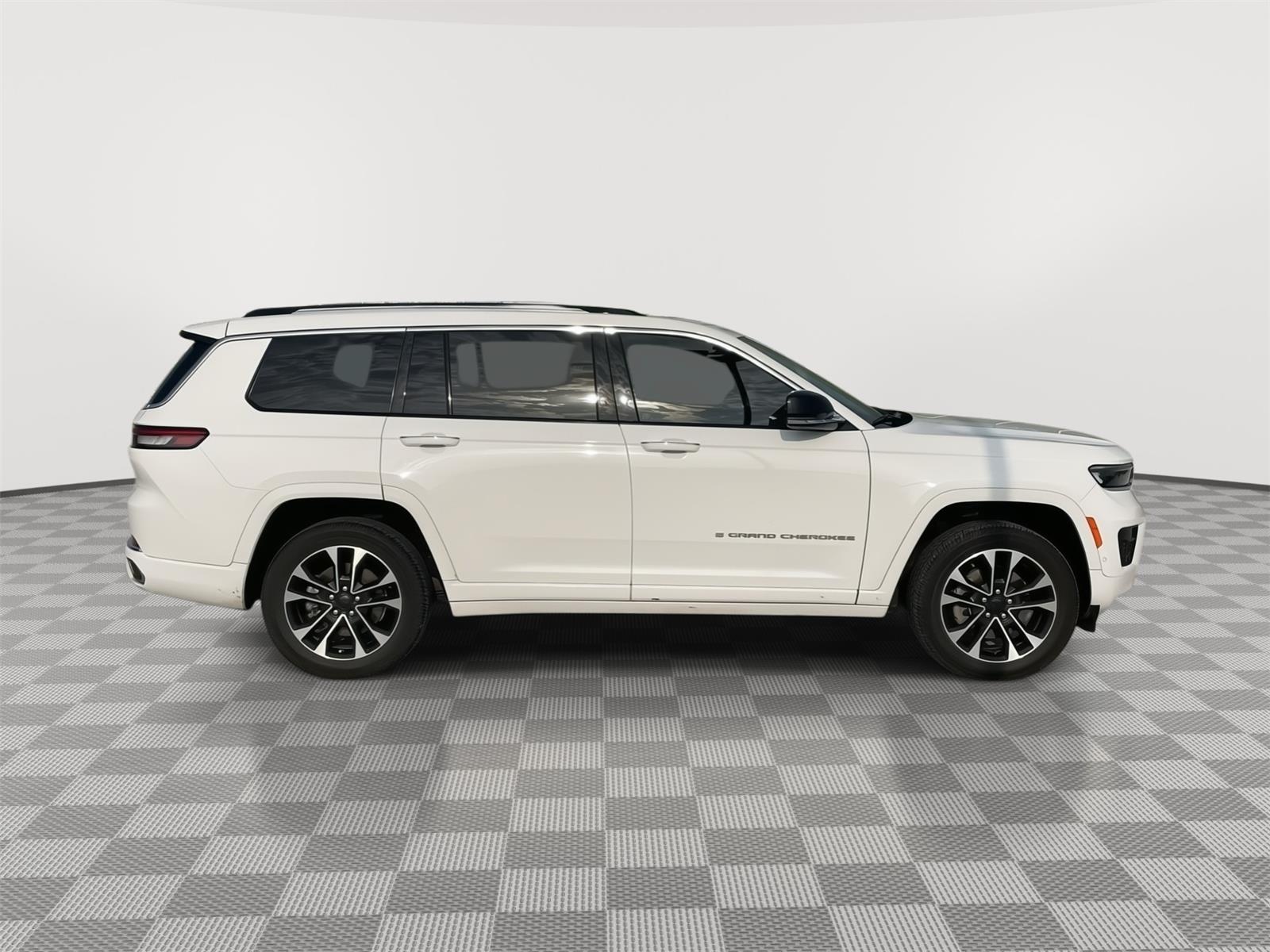 Vehicle photo 7